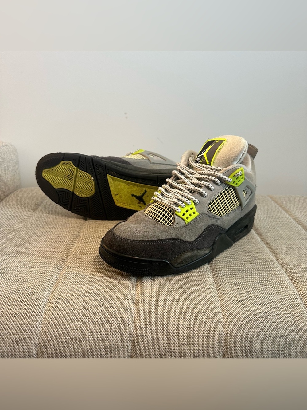 Jordan 4 Neon